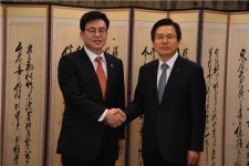 황 권한대행, 새 與원내지도부 만찬서 국정 정상화 힘 모으자