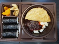 [신상 뜯어보기]떡볶이ㆍ만두ㆍ꼬마김밥이 한 번에…그 옛날 분식집 맛 그대로 왔네