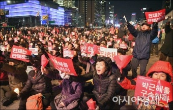 [포토]“탄핵 인용” 광화문 촛불집회