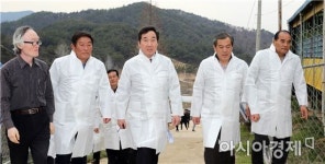 이낙연 전남지사, 곡성 친환경 흑염소 사육 현장 방문