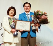 (주)신우글로벌그룹 | 신우철 완도군수,2017 한국을 빛낸 창조경영대상 글로벌경영 대상 수상
