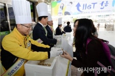 민형배 광주 광산구청장, 등굣길 주먹밥 나눔 참여