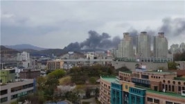 용인 재활용공장서 대형화재…소방당국 3시간째 진화 중