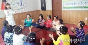 곡성군, 경로당 정신건강 이동 상담실‘장미화관 만들기’운영