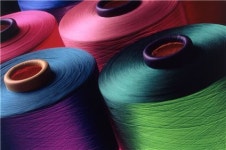 옷감이 태양광 발전소…옷으로 휴대폰 충전한다