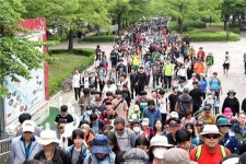 고양누리길 걷기축제 악천후속 5천여명 걸었다