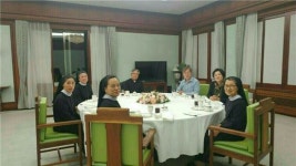[단독]문 대통령 관저 입주후 홍제동 성당 신부님 모시고 축성