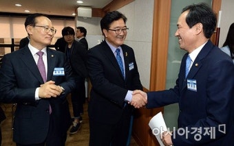 [포토]인사 나누는 우상호·우원식