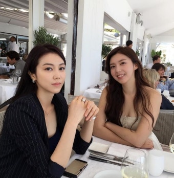 채서진, 김옥빈 영화 '악녀' 포스터 앞 기념사진…칸영화제 동행