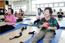 [포토]광주시 동구, ‘유쾌상쾌 통뼈만들기 운동’ 프로그램 운영