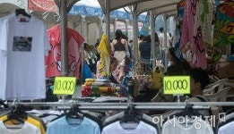 [포토]지상에서 쇼핑하는 지하상가