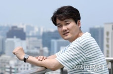 [허진석의 책과 저자]첫 작품집 급소 펴낸 소설가 김덕희