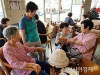 어르신 삼계탕 드시고~삼복더위에 건강하세요