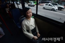 [포토]버스 탄 평화의 소녀상