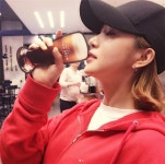 차오루, 푸드트럭 이어 커피여신 등극? 완벽 V라인에 깜짝