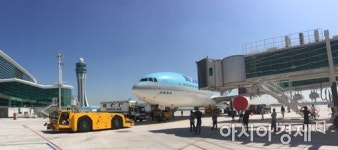 [포토]인천국제공항 제2여객터미널 접안 작업