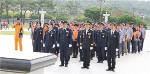 광주광산소방서, 추석 앞두고 국립5·18민주묘지 묘역정화 봉사활동 실시
