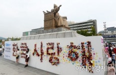 [포토]한글날 찾은 세종대왕상