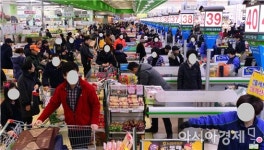 [정책 사각지대 논란③]전통시장 살린다더니…다이소·하나로마트만 북적북적