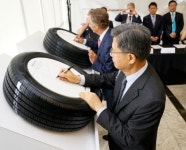 한국타이어 美 테네시 공장 가동…2020년 톱5 진입(종합)