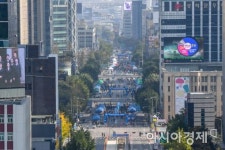 [포토]차량 통제된 세종대로 사거리-종로2가 사거리