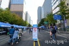 [포토]시민들에게 개방된 세종로 사거리-종로2가 사거리