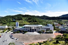 진도향토문화회관 새로운 장비로 무대단장 완료