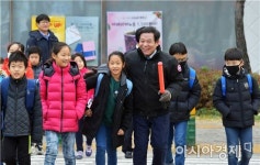 윤장현 광주시장, 건국초 등교생 교통안전 지도