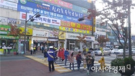 [포토]광주 서구, 운천초교 일대서 교통안전캠페인 펼쳐