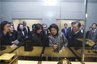 문 대통령, 우즈벡 대통령과 박물관 관람하며 우의 다져