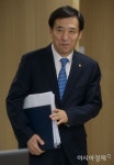 [포토]금통위 참석하는 이주열 총재