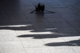 [포토] 최경환 검찰 출석 연기, 주인 잃은 포토라인