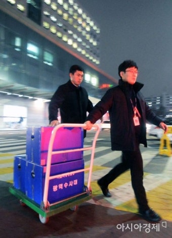 [포토]이대목동병원 두 번째 압수수색 마친 경찰