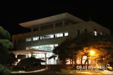 [포토]불 밝힌 평화의 집