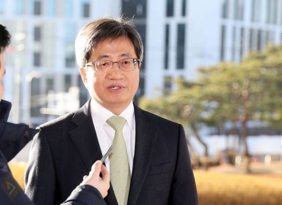 김명수 전 대법원장, 직권 남용 혐의로 소환 조사 예정...사법계 농단 파장 예상