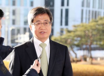 김명수 대법원장 “대법원 입장, 대법관들과 논의 거쳐 발표... 견해차 없다”