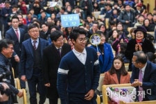 [포토] 모교 방문한 정현,  이 인기 실화냐?