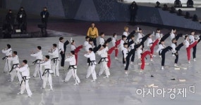 [포토]평창 동계올림픽, 북한 태권도 시범단의 공연