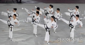 [포토]평창 동계올림픽, 북한 태권도 시범단의 공연