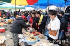 강인규 나주시장, 명절맞이 전통시장 방문
