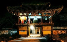 [여행만리]돌계단 용 밟고 서면 절집 풍경소리에 봄바람 실려온다