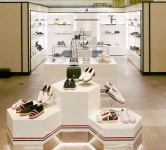 한섬, ‘타미힐피거 슈즈’ 유통망 확대 나선다