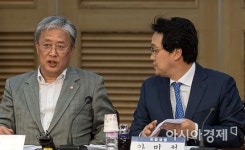 [포토] 이야기 나누는 유성엽-안민석