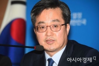 [포토]결의에 찬 표정의 김동연 경제부총리