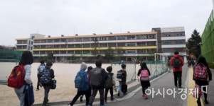 [포토] 등교하는 인헌초 학생들