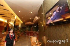 [포토]평양 고려호텔 속 남측 예술단 보도