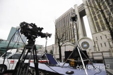 [포토]긴장감 흐르는 서울중앙지방법원 앞