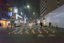  강남역 신호등 없는 횡단보도에 ‘스마트 LED 조명’ 신설