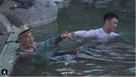 도시어부 마이크로닷, 온천 입수한 이덕화와 다정한 모습 공개