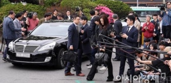 [포토] 조현민 경찰 출석, '포토라인 뒤로 차량 빼는 해프닝'